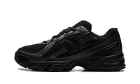 New Balance 740 Black
